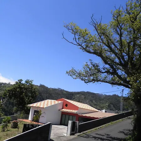 Luz - Family House Vacations- Large Private Outdoor Area Santa Cruz (Madeira)