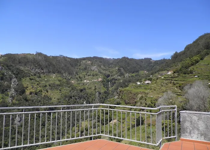 Luz - Family House Vacations- Large Private Outdoor Area * Santa Cruz (Madeira)