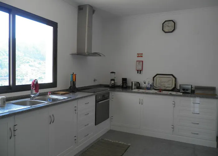 Luz - Family House Vacations- Large Private Outdoor Area Santa Cruz (Madeira)