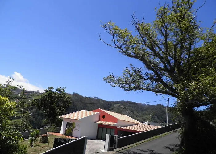 Luz - Family House Vacations- Large Private Outdoor Area Santa Cruz (Madeira)